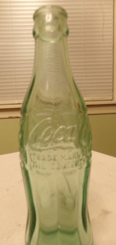 lot 9561 image: 6oz. Glass Coca-Cola Bottle From Pittsburg, KS