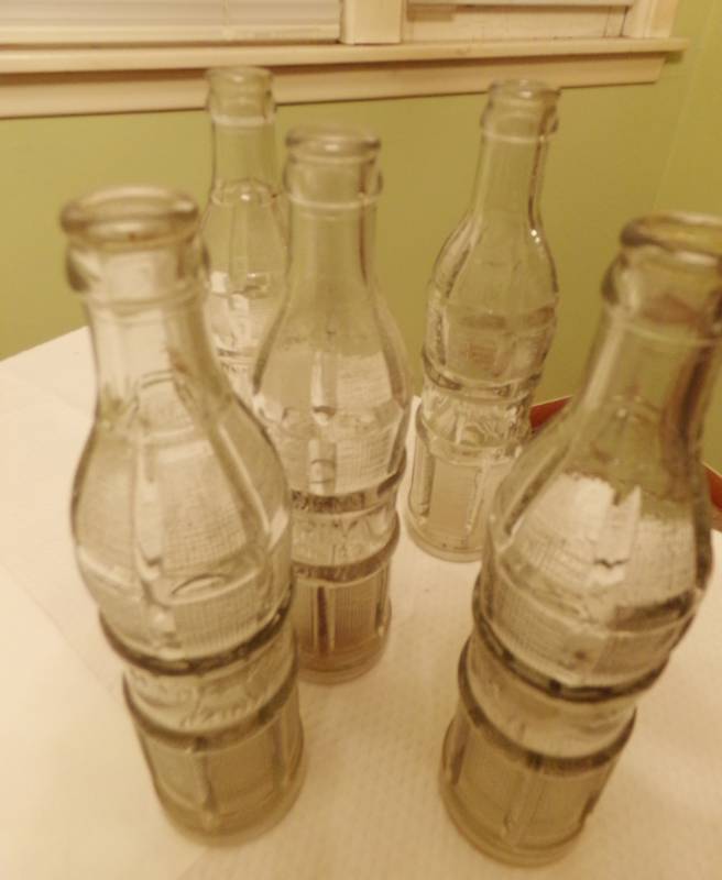 lot 9556 image: Lot of 5 7oz. Clear Pilgrim Bottles Minneapolis, MN