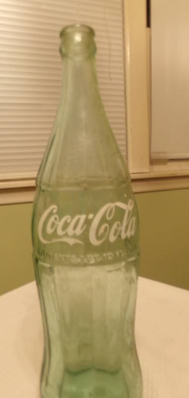 lot 9546 image: 1 Pint 10 Oz. Green Glass Coca Cola Bottle