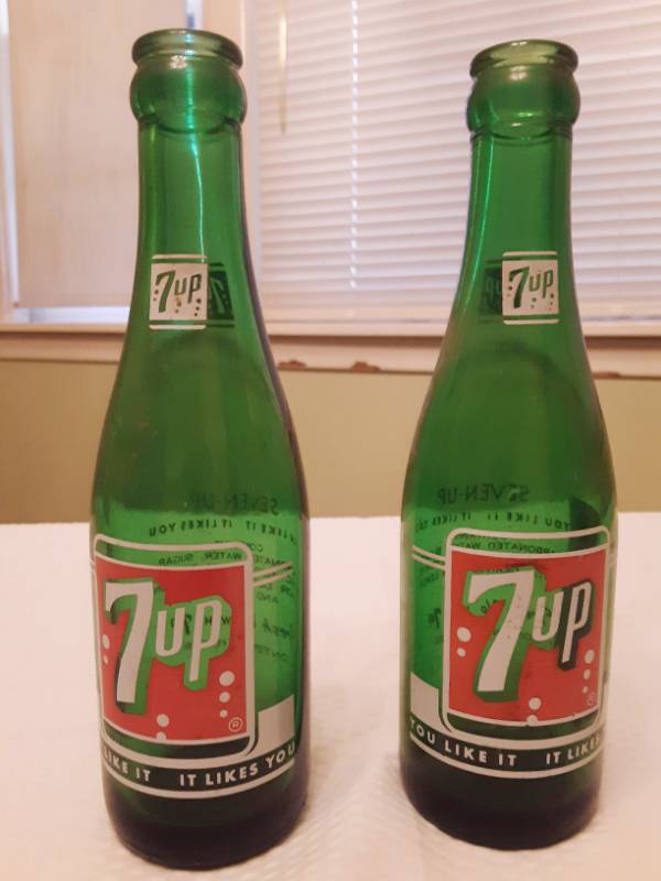 lot 9566 image: Lot of 2 Glass 7-up Bottles
