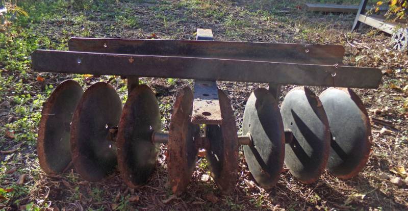 lot 9537 image: Garden Tractor Pull Behind Lawn Disk