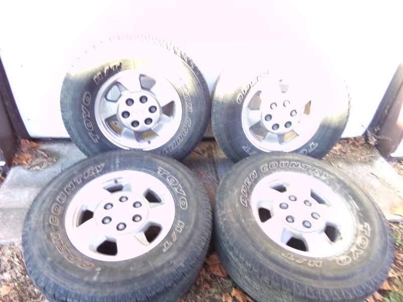 lot 9534 image: Chevy Tires & Rims 23570R16 - Late Model Chevy or GMC Truck