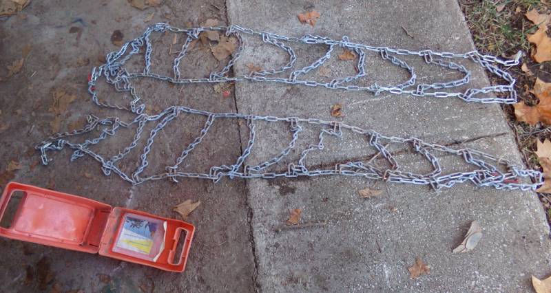 lot 9533 image: Mud & Snow Chains For Trucks Or SUVS