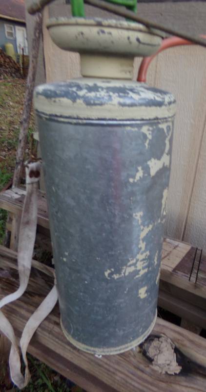 lot 9531 image: Vintage Metal Yard Sprayer