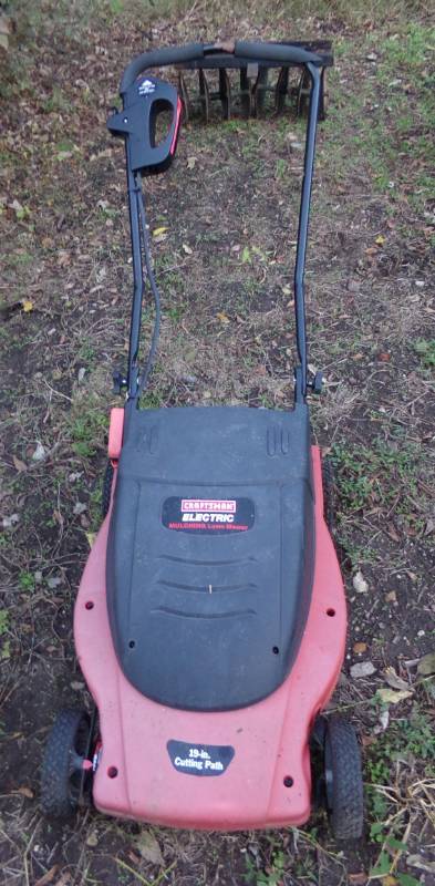 lot 9530 image: Craftsman Electric Lawn Mower - Works