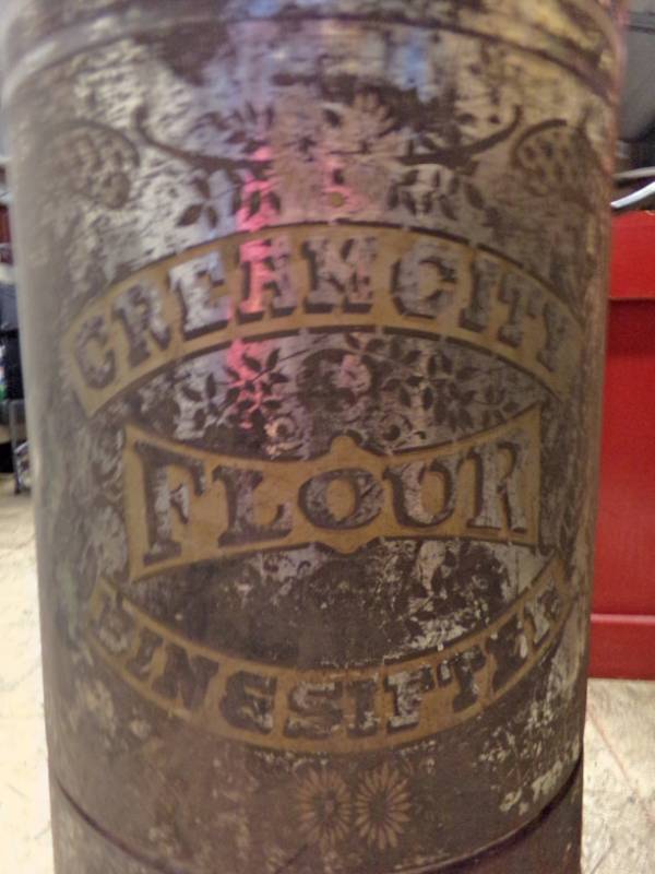 lot 9528 image: Creek City Flour Bin Sifter - Vintage