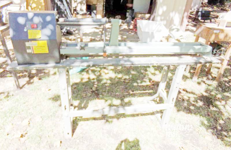 lot 9031 image: wood lathe with tools - works