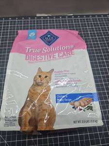 lot 28651 image: Blue Buffalo True Solutions Digestive Care Cat Food