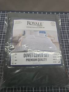 lot 28750 image: Royale Premium King Size Duvet Cover Set