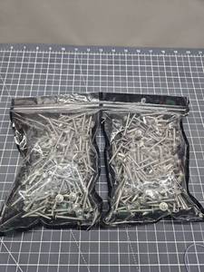 lot 28758 image: Lot 2- 410 Self-Tapping Screws Bulk Pack