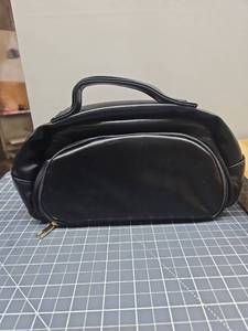 lot 28794 image: Vintage Style Faux  Black Leather Cosmetic Case