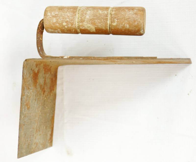 lot 1063 image: Vintage Corner Trowel