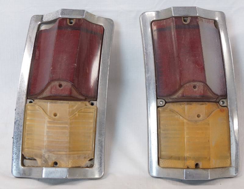 lot 1433 image: CAR PARTS - SAE STDBR 64 - 5955052 - Tail Light Lens - Believed to be 1964 El Camino