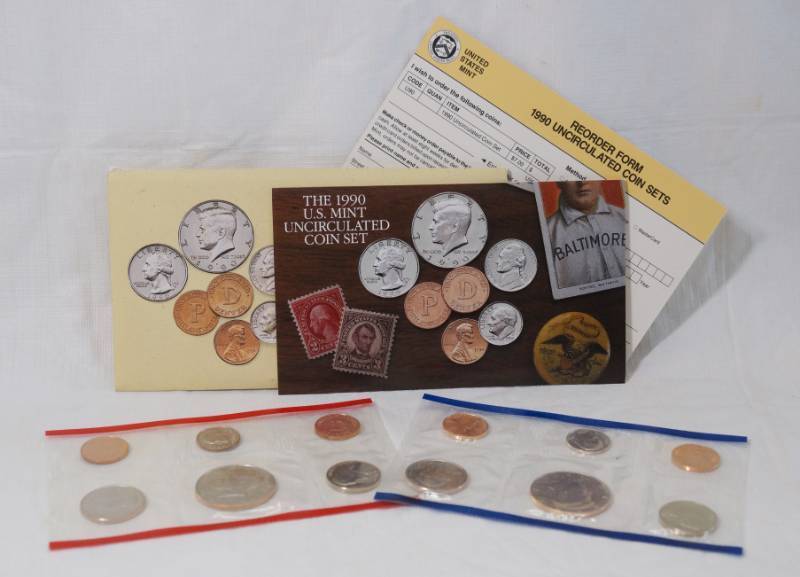 lot 1231 image: 1990 - Uncirculated Coin Set US Mint - D & P Mint Marks - Sealed - with Original Envelope w papers