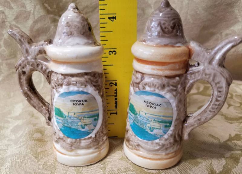 lot 3590 image: KEOKUK IOWA Salt and Pepper Shakers