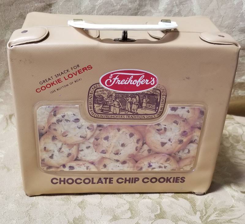 lot 3642 image: Childs Collector Lunchbox - Freihofers Chocolate Chip Cookies