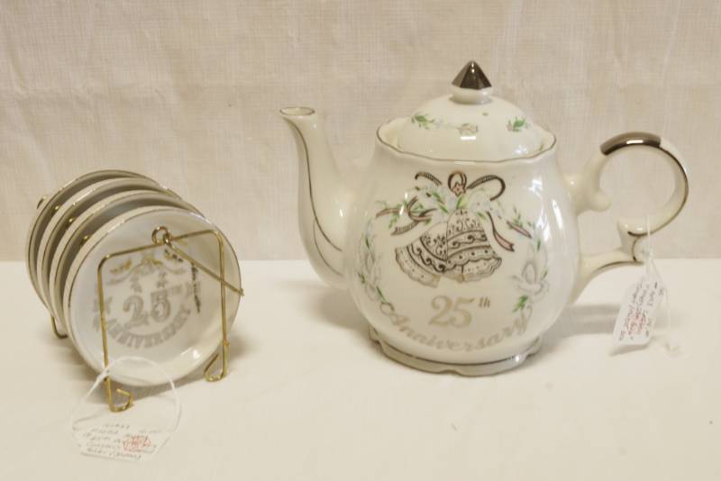 lot 5369 image: LEFTON CHINA - 05060 1984 - 25th Anniversary Musical Tea Pot and Set of 4 coasters on a stand- NICE