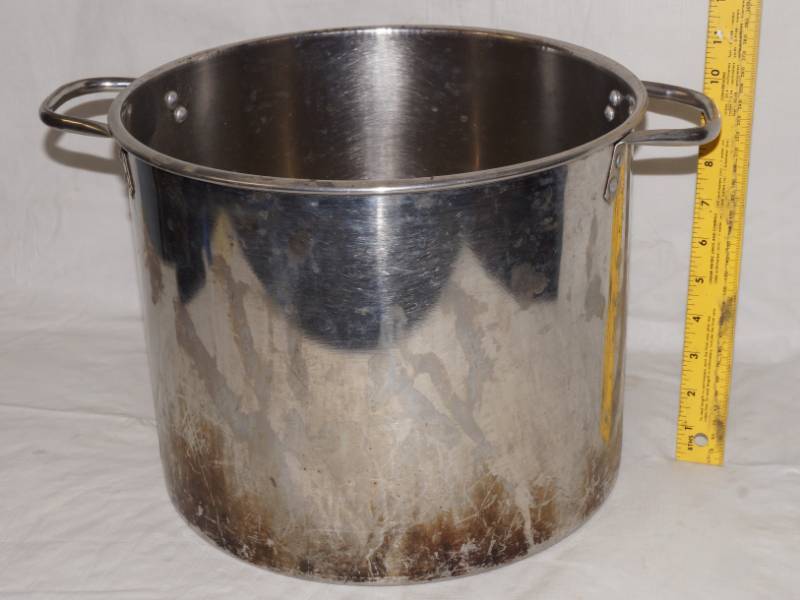 lot 6139 image: Large Cooking Pot