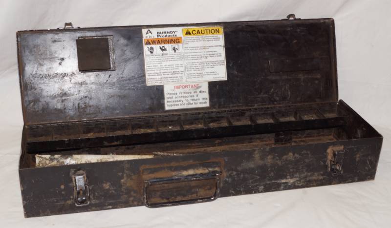 lot 6147 image: Burndy - Long, skinny, heavy duty tool box - see pics