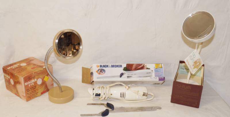 lot 6075 image: Black and Decker Electric Knife and Two Magnifying Makeup Mirrors
