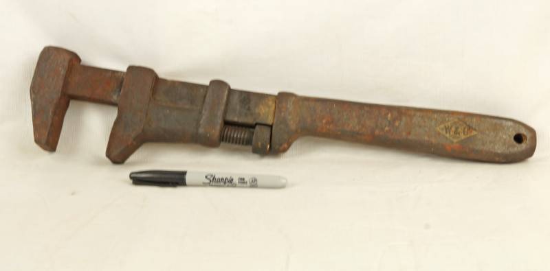 lot 6058 image: Large Vintage W & B Pipe Wrench - Approx. 19 long BIG HEAVY