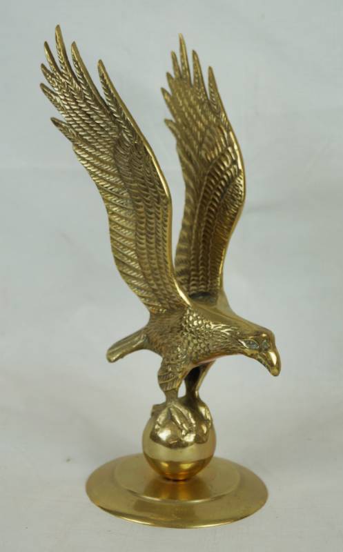 lot 6032 image: Heavy Brass Eagle - almost a foot tall
