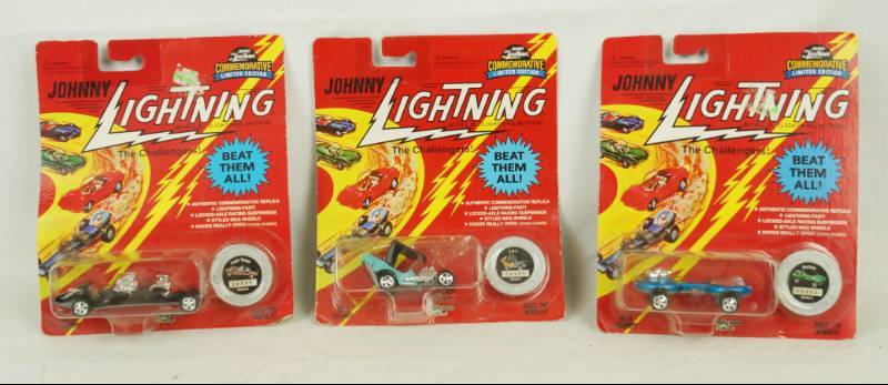 lot 6039 image: Lot of 3 Collectible Johnny Lightning Collectors Cars - New in Packages GIFT ALERT