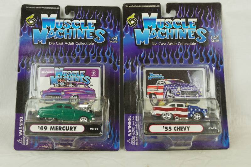 lot 6042 image: Lot of 2 Muscle Machines - Die Cast Collectible Cars 164 scale New in Packages