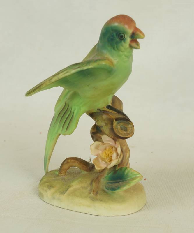 lot 6049 image: Vintage Ucago Ceramic Japan Parrot