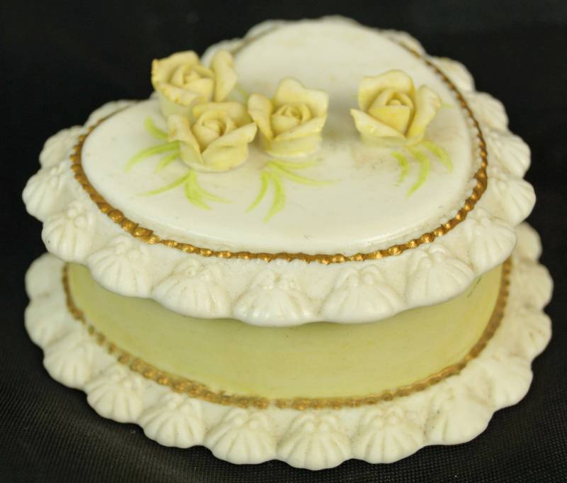 lot 6052 image: Beautiful Lefton China Trinket Box - Hand Painted TWM 06137 - 1987