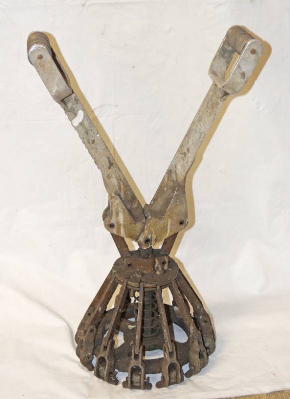 lot 6109 image: Metal Bucket Lid Crimper  Sealer - Very Handy This thing is heavy and moves freely - see pics