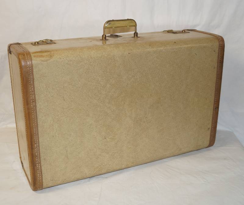 lot 6119 image: Nice Ivory Hard-Sided Vintage Suitcase - no key - clean