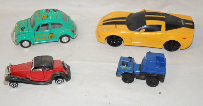 lot 6081 image: Lot of 4 Collectible Toy Cars