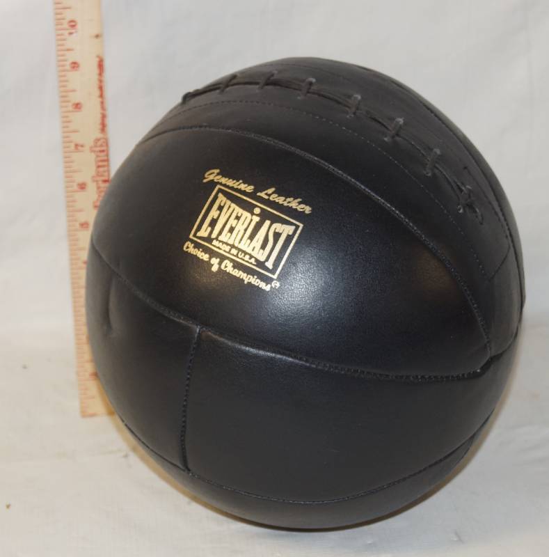 lot 6000 image: Genuine Leather EVERLAST Black Medicine Ball