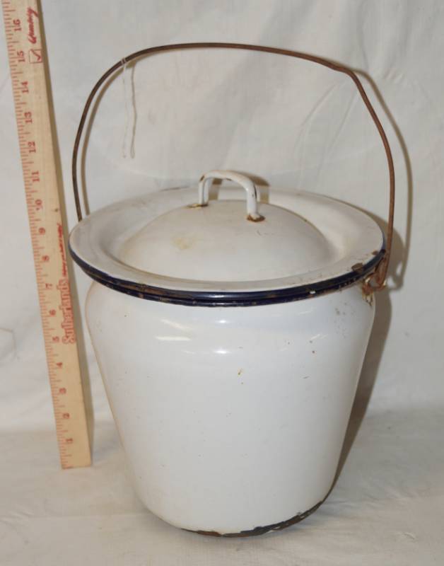 lot 6006 image: Vintage White Enameled Bucket Pot w lid