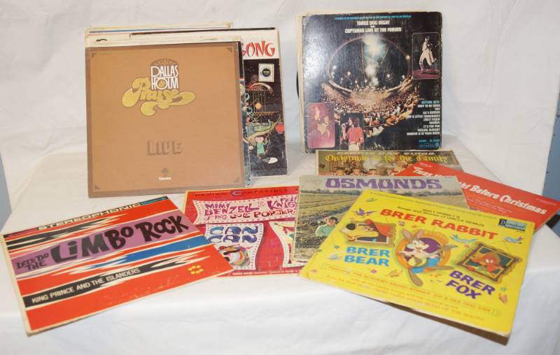 lot 6008 image: Lot of Vintage 33 LP Record Albums - Great Collectible Artwork on these Must see
