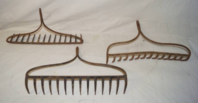 lot 6015 image: Lot of 3 old (seem to be vintage) rake heads - see pics