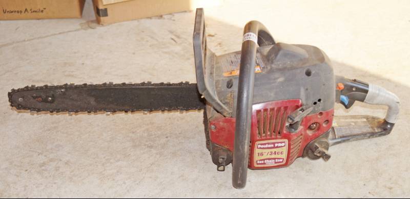 lot 5895 image: Polan Pro 16 - 34cc Gas Chain Saw M# PPB3416