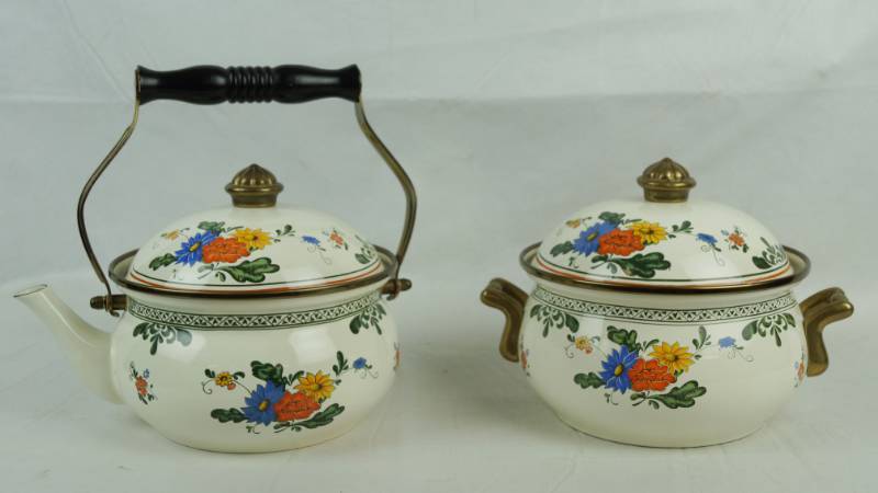 lot 6021 image: White Floral Tea Kettle and Pot - Great Condition Collectable - See pics