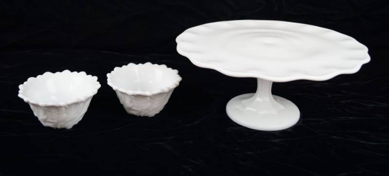 lot 6019 image: Gorgeous Pedestal Cake Plate and tow lettuce motif bowls - White Glass - (whiter than milk glass)
