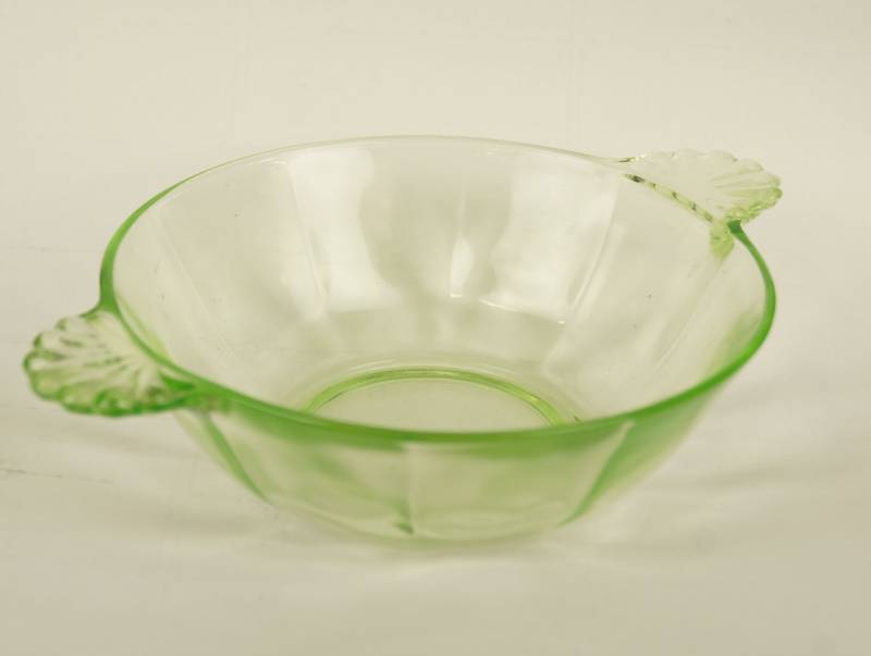 lot 6016 image: Pretty Green Uranium Glass Bowl