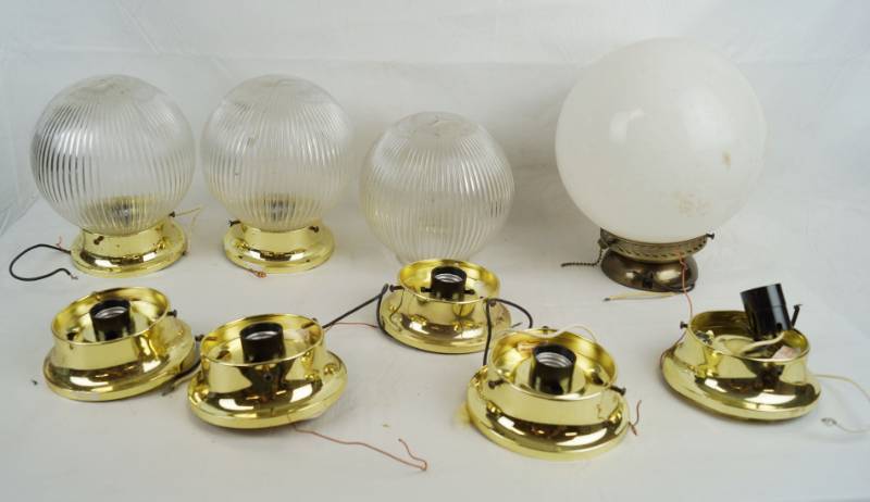 lot 6030 image: Lot of Light Fixtures and Globes