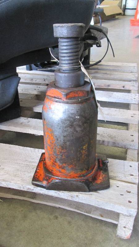 lot 436 image: 20 Ton Hydraulic Jack - Tested (Shop Tools)