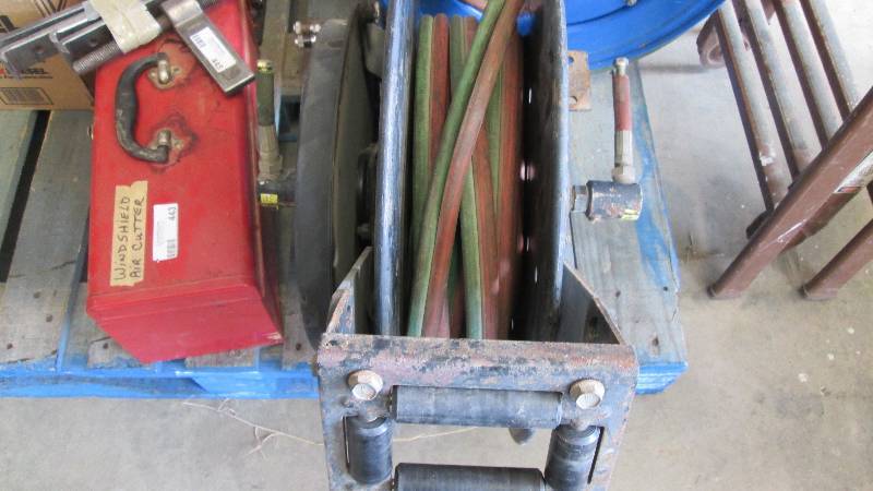 lot 437 image: Hannay Oxygen and Acetylene Reel 50 Of Hose-Tested ((Shop Tools)