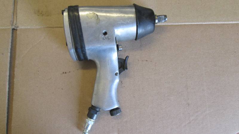 lot 448 image: Almost New DeVilbiss AT-10 12  Drive Air Impact-Tested (Shop Tools)