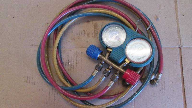 lot 469 image: AC Freon Test Guages (Shop Tools)
