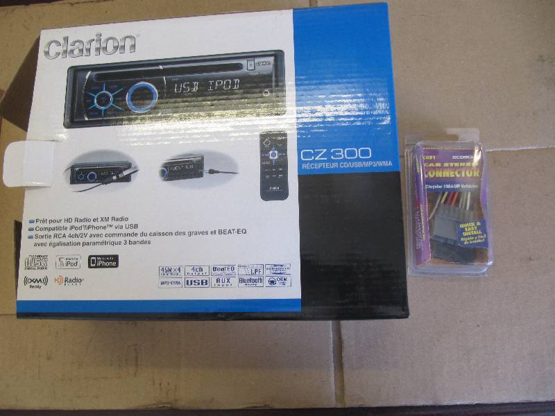 lot 482 image: NEW Clarion Radio,CD, MP3  Player