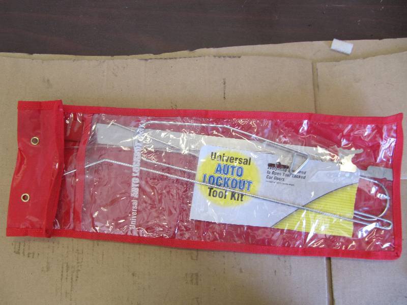 lot 486 image: Universal Auto Lock out Tool Kit-   (Shop Tools)