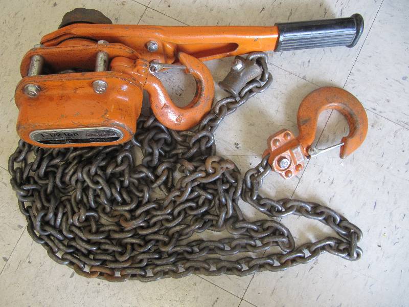 lot 493 image: Ingersoll Rand 1 12 Ton 15 Foot of Chain Rachet Hoist- Tested  (Shop Tools)