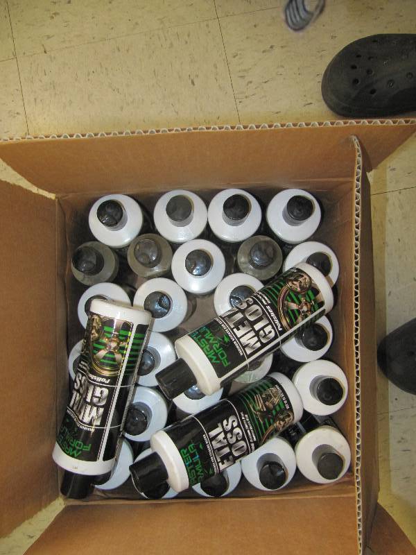 lot 496 image: Box Of Master Formula Metal Gloss- For polishing and Cleaning Metal  POLISH